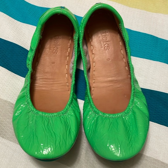 Tieks Galactic Green Size 9. NO LONGER AVAILABLE💚 - Picture 2 of 8